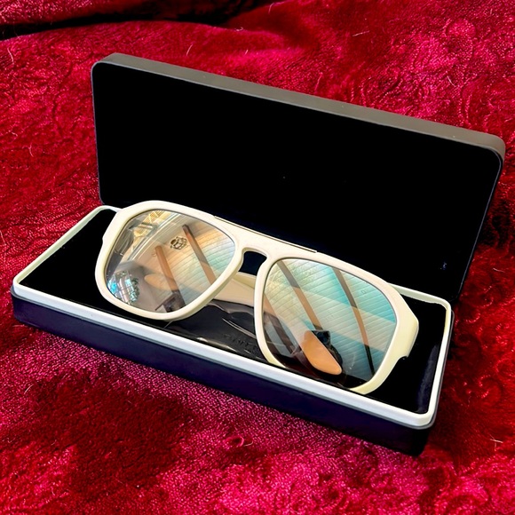 Givenchy sunglasses - Picture 1 of 4